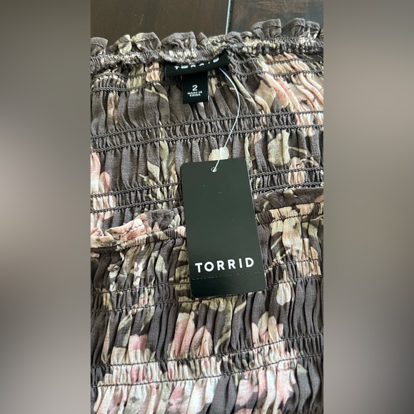 Torrid Smocked Chiffon Tunic Gray Floral Boho Size 2 - Picture 8 of 10